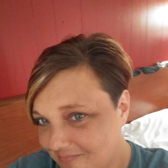 Meet your Posher, Stephanie - Picture 1 of 1